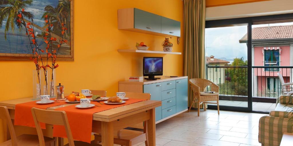 Residence Spiaggia D'Oro เดเซนซาโนเดลการ์ดา ห้อง รูปภาพ
