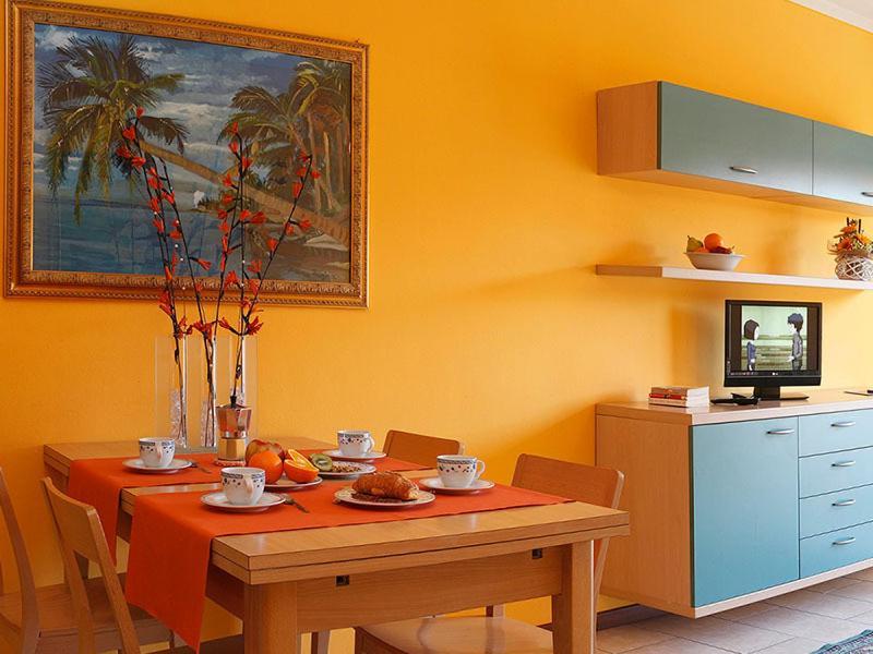 Residence Spiaggia D'Oro เดเซนซาโนเดลการ์ดา ห้อง รูปภาพ